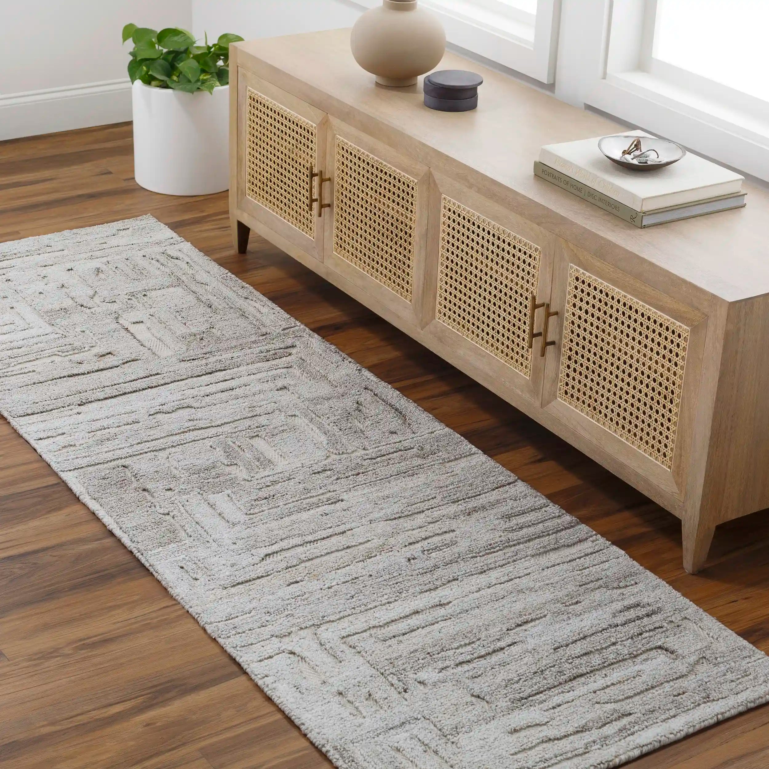 Hand Tufted Calgary White and Ivory Wool Rug