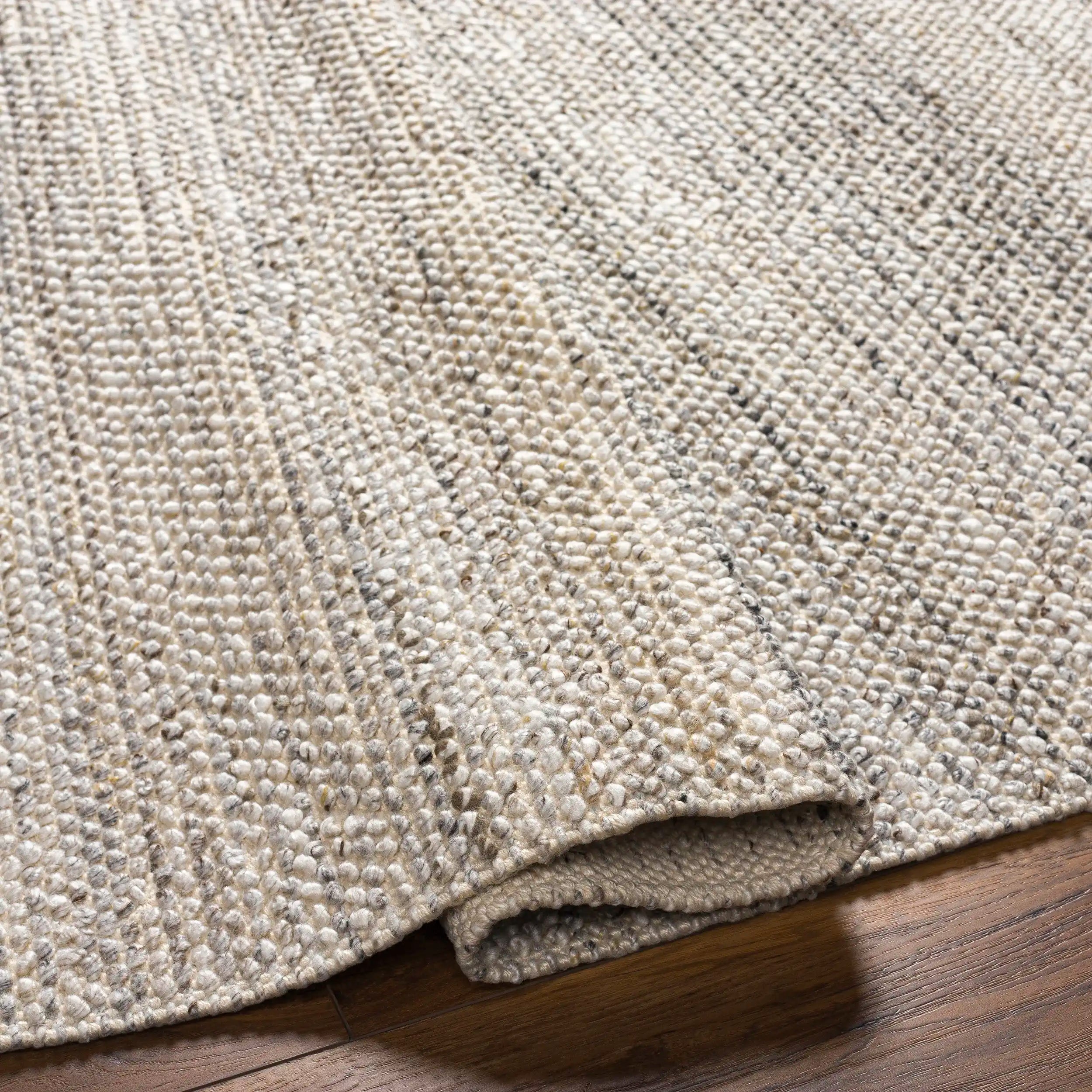 Hand Woven Reika Gray and White Recycled Pet Yarn Rug