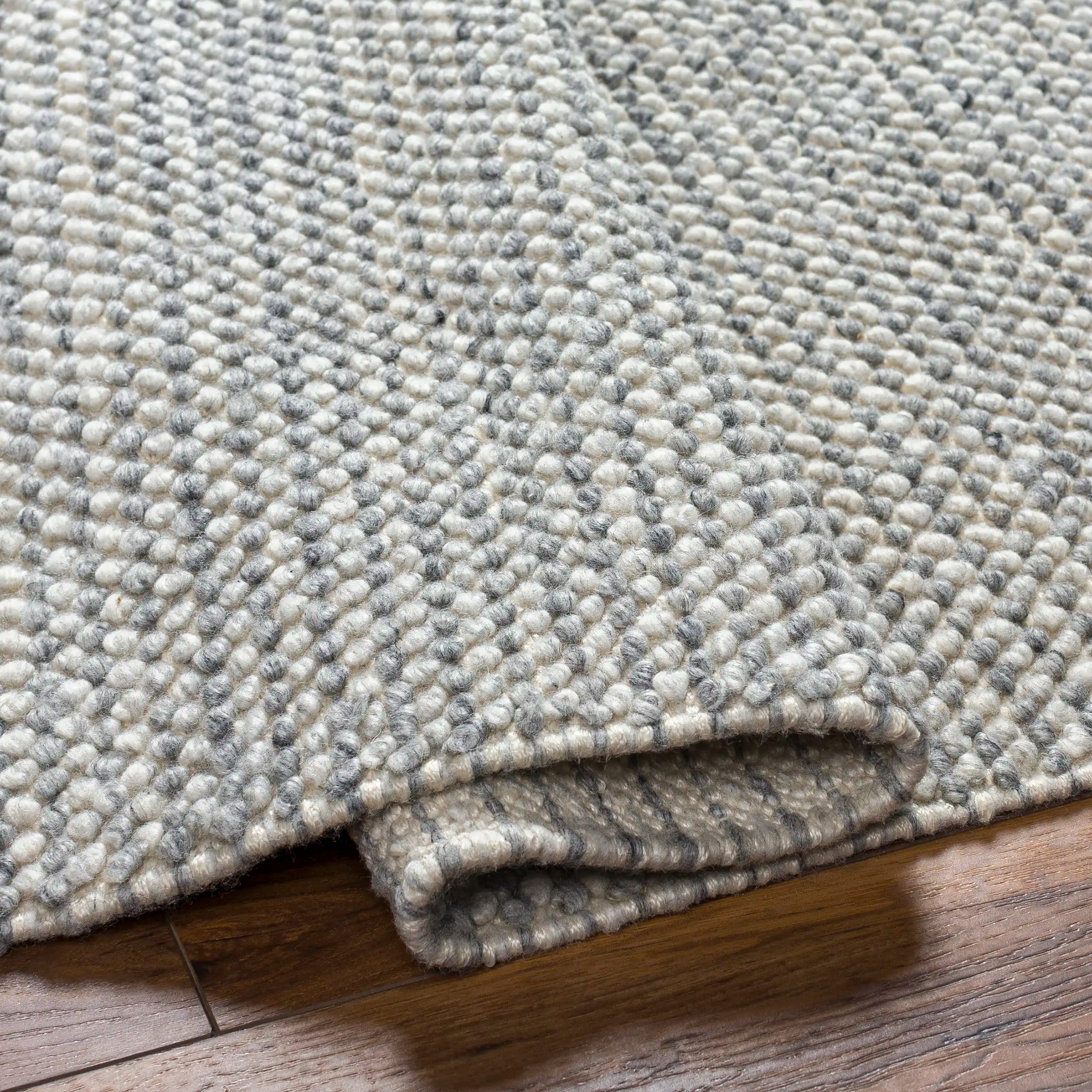 Hand-Woven Reika Off White and Gray Recycled Pet Yarn Rug