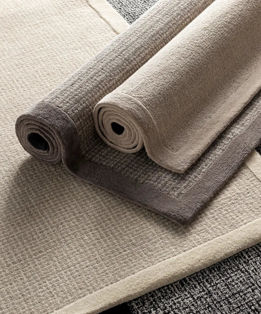 Hand Tufted Solid Siena Black Wool Rug